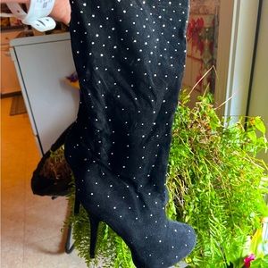 Black velvet knee high heeled zippered boots, sz 9.